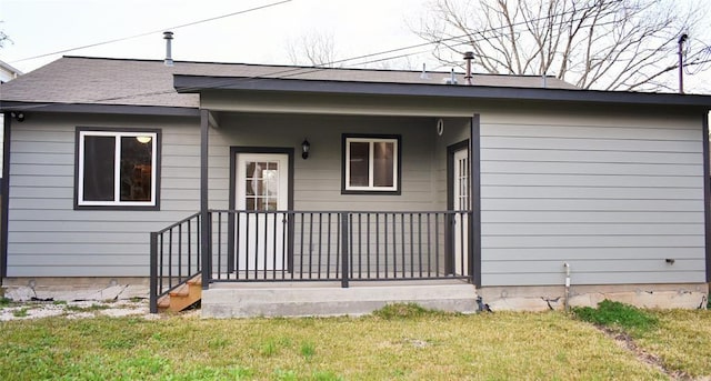 815 Leonard Ave, Richmond, TX 77469 - property entrance with a yard, covered porch, and a shingled roof