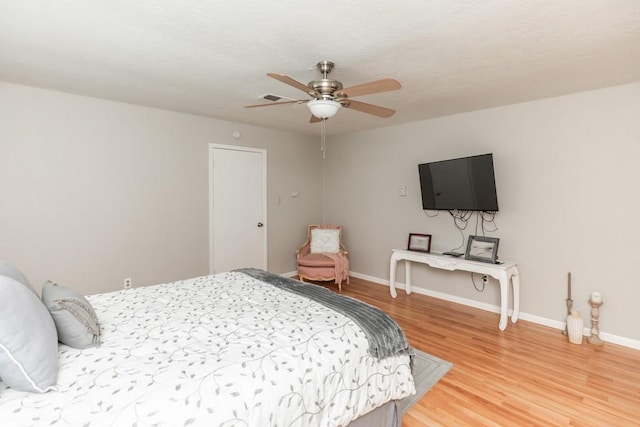 804 Camphor Cir, Village Mills, TX 77663 - bedroom with light wood finished floors and ceiling fan