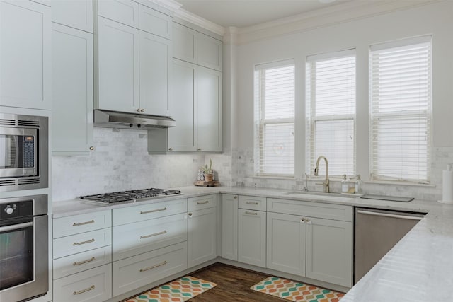 1207 W 25th St, Houston, TX 77008 - kitchen featuring stainless steel appliances, under cabinet range hood, decorative backsplash, ornamental molding, and dark wood-type flooring