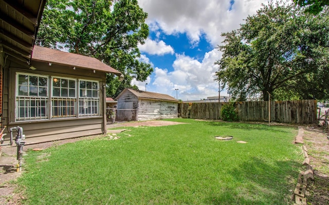 1117 Elliston St, Houston, TX 77023 - view of fenced backyard