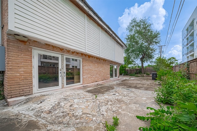 5 Briar Dale Ct, Houston, TX 77027 - fenced backyard with a patio area