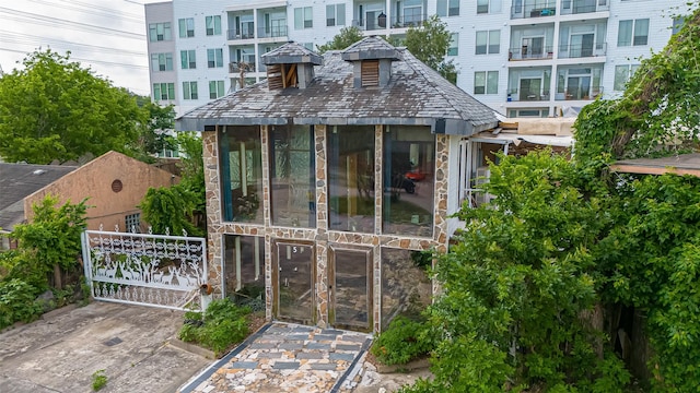 5 Briar Dale Ct, Houston, TX 77027 - view of outdoor structure featuring a sunroom