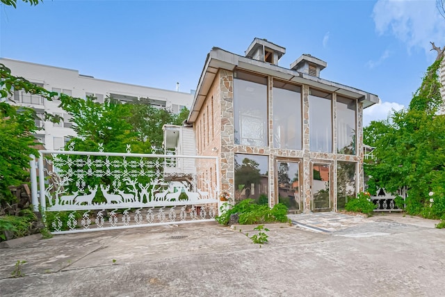 5 Briar Dale Ct, Houston, TX 77027 - view of front of home with stone siding