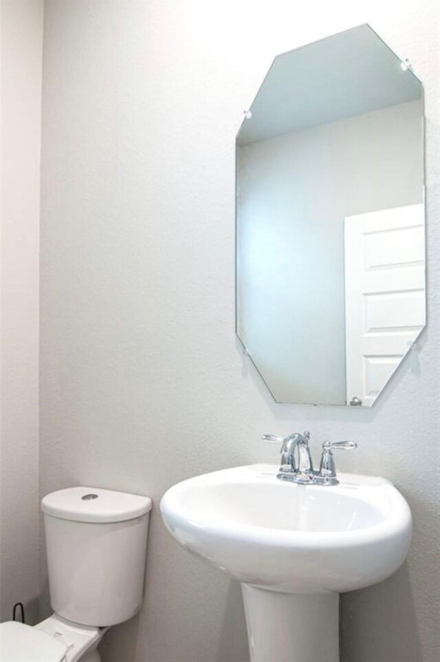 11215 Pavonia Creek Ct, Richmond, TX 77406 - bathroom featuring a sink and toilet