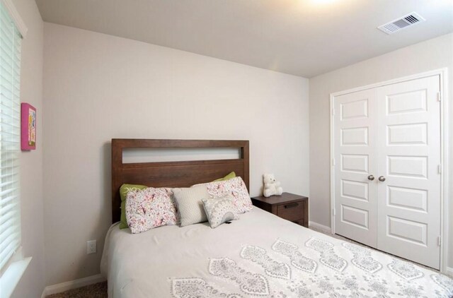 11215 Pavonia Creek Ct, Richmond, TX 77406 - carpeted bedroom with baseboards
