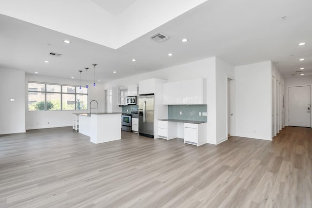 207 Pierce St Unit 301, Houston, TX 77002 - unfurnished living room featuring recessed lighting and light wood-style flooring