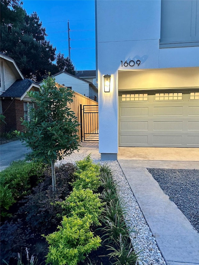 1609 Park St, Houston, TX 77019 - view of front of house featuring stucco siding