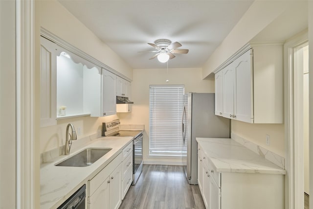 2308 Winrock Blvd Unit 173, Houston, TX 77057 - kitchen with appliances with stainless steel finishes, under cabinet range hood, a ceiling fan, wood finished floors, and white cabinets