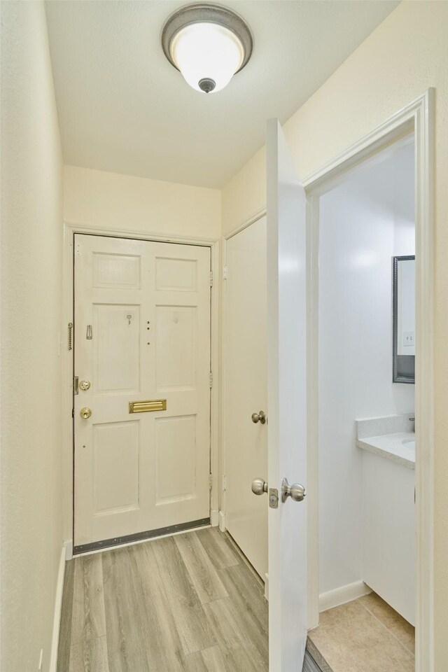 2308 Winrock Blvd Unit 173, Houston, TX 77057 - entryway featuring baseboards and light wood-style floors