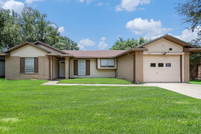 2612 Jeb Stuart Dr, League City, TX 77573 - single story home featuring an attached garage, concrete driveway, and brick siding