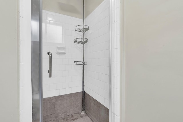 9403 Pinole Ln, Houston, TX 77086 - full bathroom featuring a stall shower