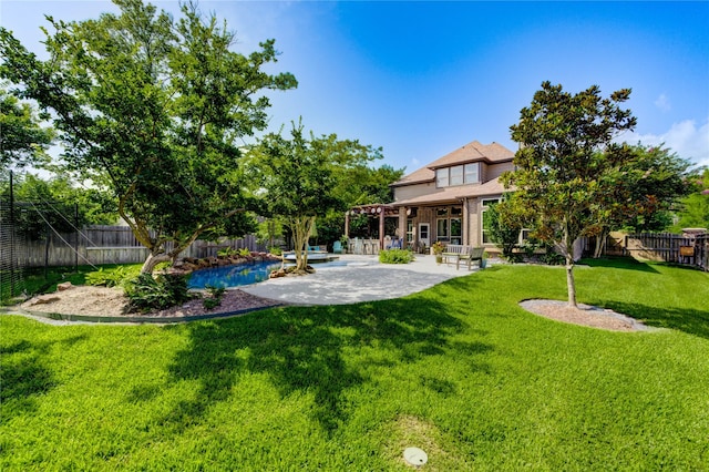7003 Fall Creek Ln, Missouri City, TX 77459 - fenced backyard featuring a patio area