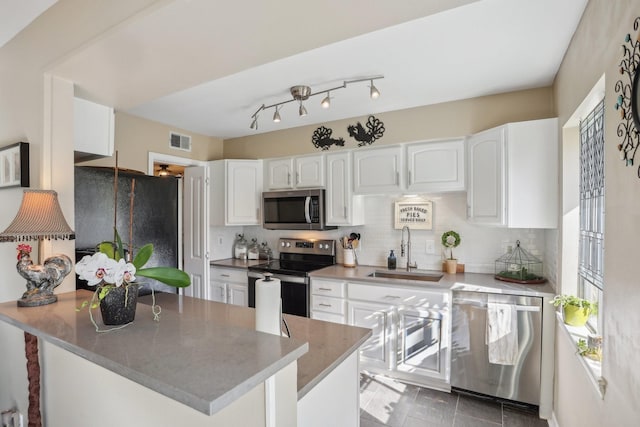 6355 Del Monte Dr Unit 64, Houston, TX 77057 - kitchen with stainless steel appliances, white cabinets, and backsplash
