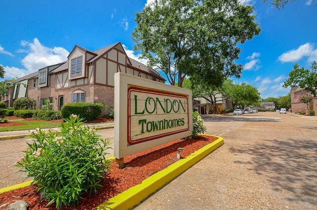 14707 Barryknoll Ln Unit 168, Houston, TX 77079 - community / neighborhood sign with a residential view