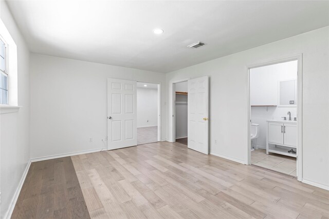 10906 Keese Dr, Houston, TX 77089 - unfurnished bedroom featuring light wood-style flooring, recessed lighting, ensuite bathroom, and a closet