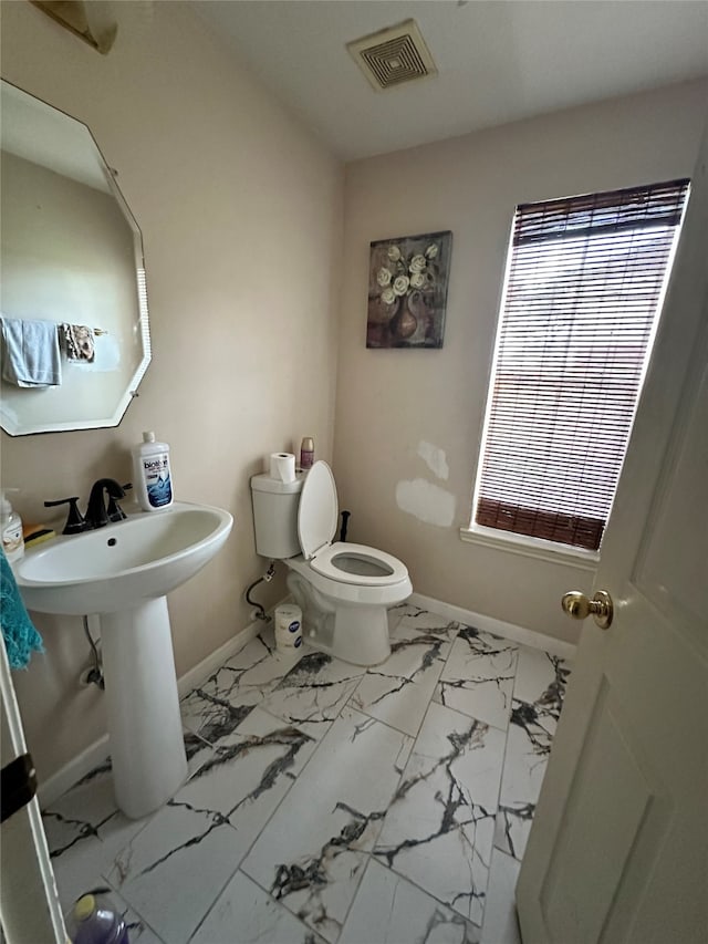 515 Silver Leaf Ct, Pearland, TX 77584 - half bath featuring baseboards and marble finish flooring