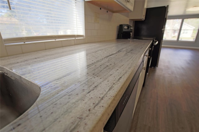 1305 Fairview Dr, Alvin, TX 77511 - kitchen featuring decorative backsplash, plenty of natural light, wood finished floors, and dishwasher