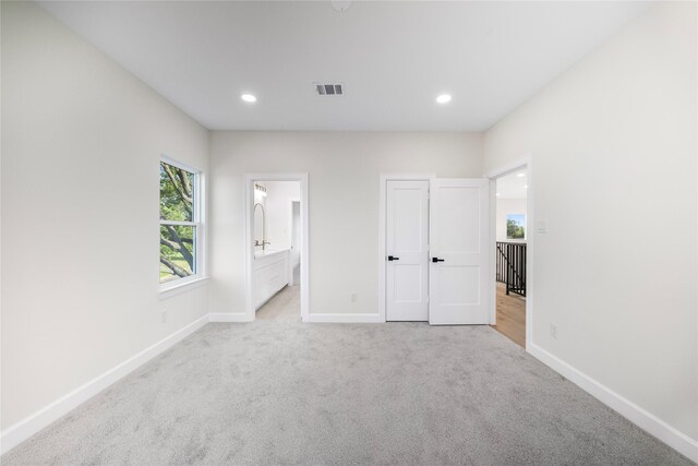 8646 Alcott Dr, Houston, TX 77080 - unfurnished bedroom featuring light colored carpet, recessed lighting, and ensuite bathroom