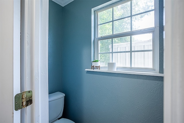 541 N Village Creek Pkwy, Lumberton, TX 77657 - bathroom with toilet and a textured wall