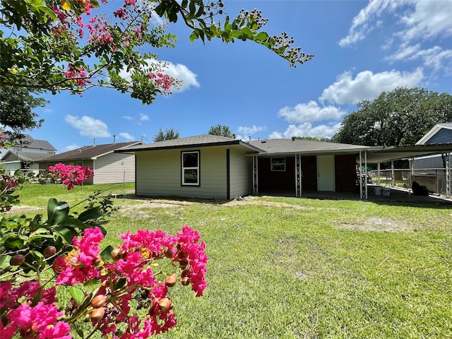 5039 Briscoe St, Houston, TX 77033 - view of front of property featuring a front lawn