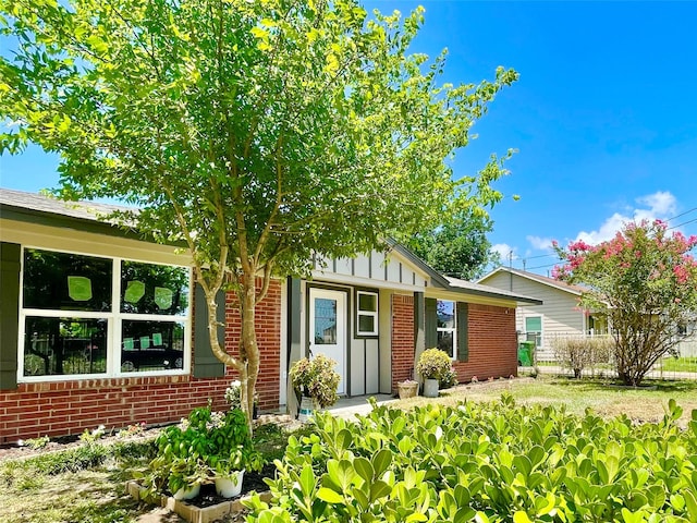 5039 Briscoe St, Houston, TX 77033 - single story home featuring brick siding and board and batten siding