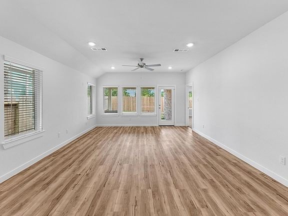 19244 Hazel Firs Ct, Magnolia, TX 77355 - photo 5