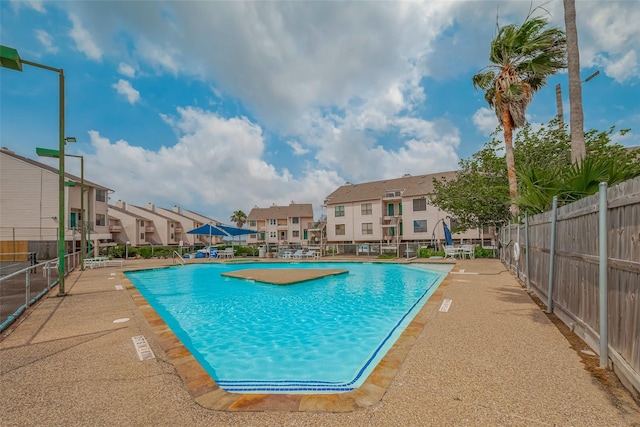 3663 Nasa Pkwy Unit 301, Seabrook, TX 77586 - community pool with a residential view