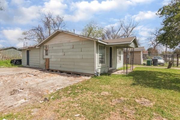 7973 Ritz St, Houston, TX 77028 - view of front facade
