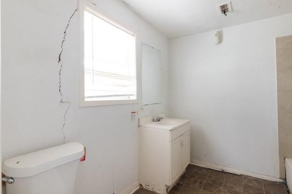 7973 Ritz St, Houston, TX 77028 - full bath with a bath and vanity