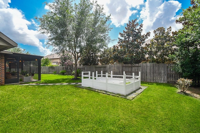 2710 Indigo Manor Ln, Katy, TX 77494 - fenced backyard with a garden