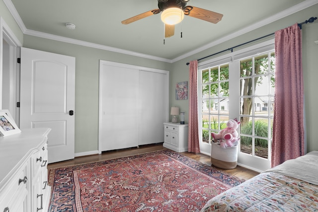 1219 Del Norte St, Houston, TX 77018 - bedroom featuring wood finished floors, crown molding, a closet, and ceiling fan
