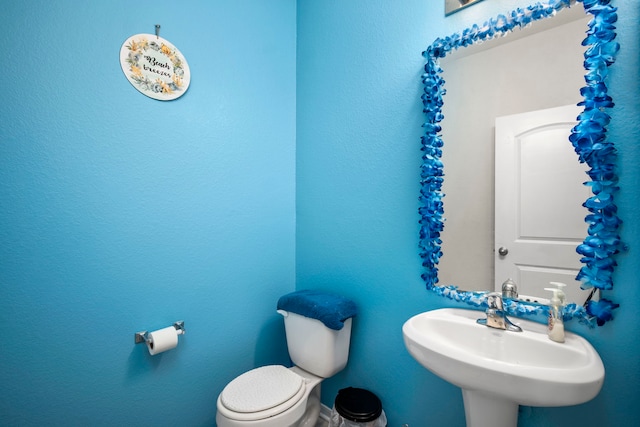 12614 Pelican Bay Dr, Houston, TX 77038 - bathroom featuring a sink and toilet