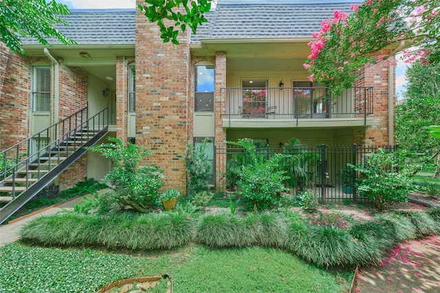 1601 S Shepherd Dr Unit 222, Houston, TX 77019 - exterior space with stairway and a balcony