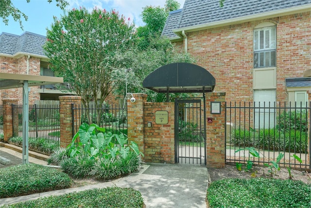 1601 S Shepherd Dr Unit 222, Houston, TX 77019 - view of gate