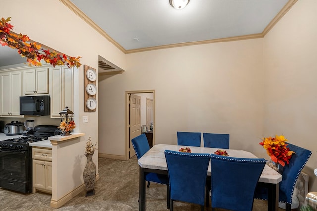 1541 3rd St, Hempstead, TX 77445 - carpeted dining area with crown molding and baseboards