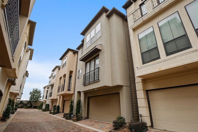 2841 Sherwin St, Houston, TX 77007 - view of building exterior with an attached garage