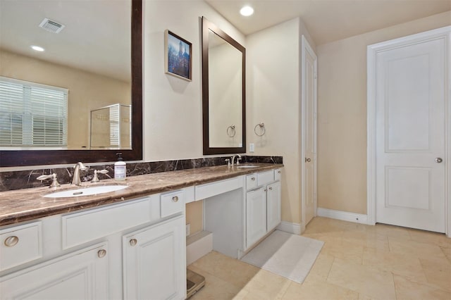 2841 Sherwin St, Houston, TX 77007 - full bath featuring double vanity, a shower with door, and recessed lighting