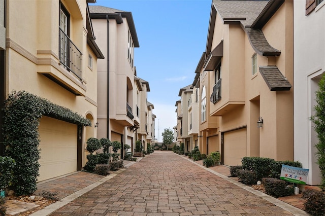 2841 Sherwin St, Houston, TX 77007 - view of decorative road featuring a residential view