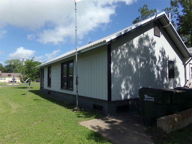 505 S Saint Andrews St, Weimar, TX 78962 - view of side of property featuring a yard, a metal roof, and crawl space