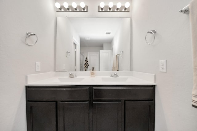 1404 Woods Lake Ct, Houston, TX 77047 - full bath featuring double vanity