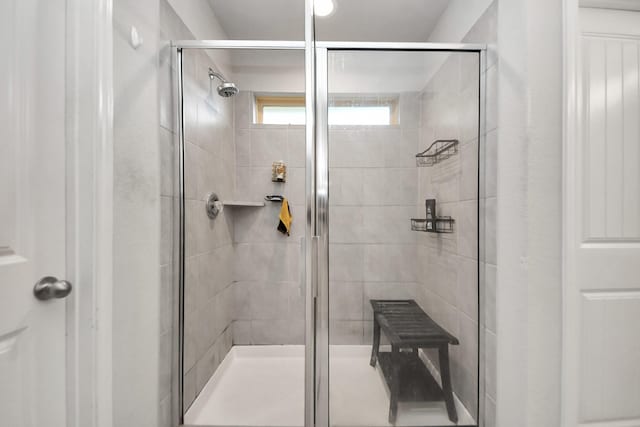 1404 Woods Lake Ct, Houston, TX 77047 - full bath featuring a shower stall