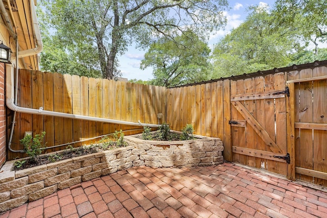 5237 Arboles Dr Unit C, Houston, TX 77035 - view of patio / terrace featuring a gate
