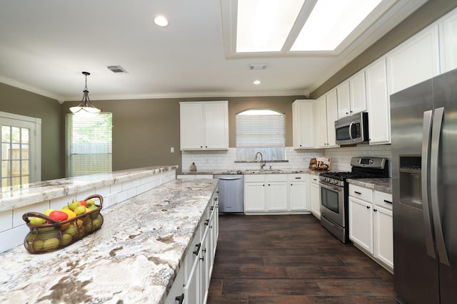 9111 Sutter Ranch Dr, Houston, TX 77064 - kitchen with stainless steel appliances, tasteful backsplash, dark wood-style flooring, white cabinets, and recessed lighting