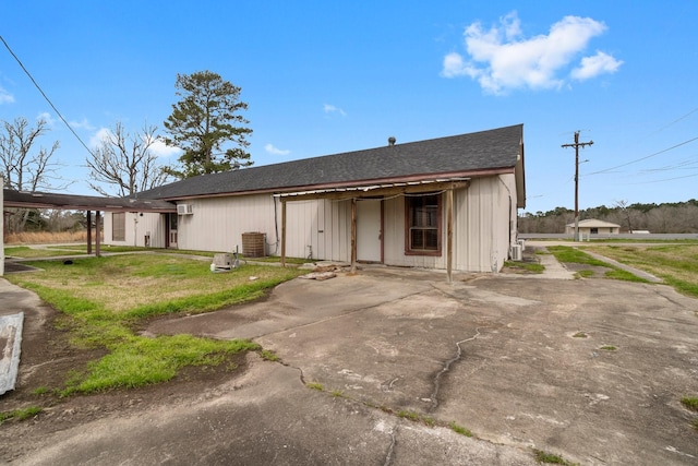 6738 US Highway 190 E, Livingston, TX 77351 - back of property featuring roof with shingles, driveway, and a lawn