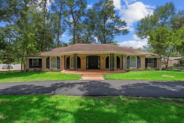 3 Briarwood Dr, Conroe, TX 77301 - single story home with a porch, a front lawn, and brick siding