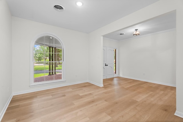3 Briarwood Dr, Conroe, TX 77301 - unfurnished room featuring light wood-style floors, ornamental molding, and recessed lighting