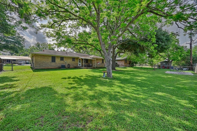 204 Meadow Ln, Brenham, TX 77833 - view of yard
