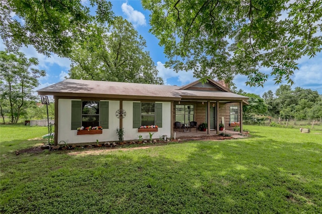 1205 W Houston Ave W, Crockett, TX 75835 - view of front of home featuring a front lawn and a patio
