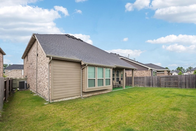 10126 Bayou Oaks Dr, Conroe, TX 77385 - rear view of house featuring a fenced backyard and a shingled roof
