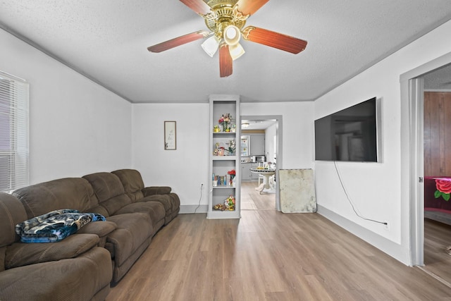 608 E 4th St, Sweeny, TX 77480
